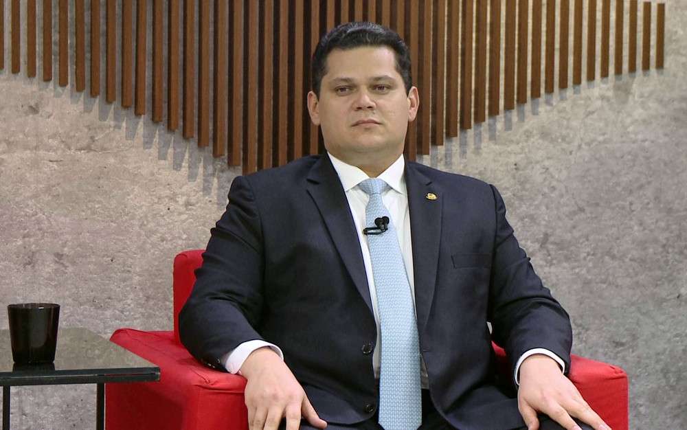 'Governo comete todos os dias algum tipo de trapalhada na coordenação política', diz presidente do Senado